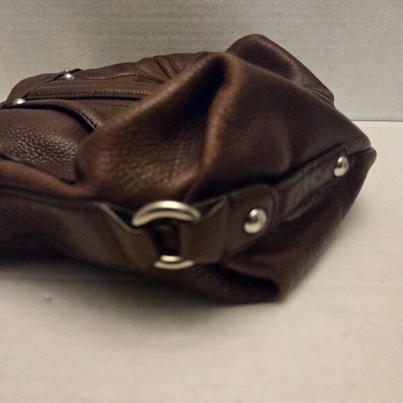 B. MAKOWSKY LEATHER PURSE - Picture 9 of 12